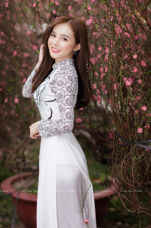 张某在女足比赛中表现出色，成为焦点，张某在足球世界杯期间参加下列活动