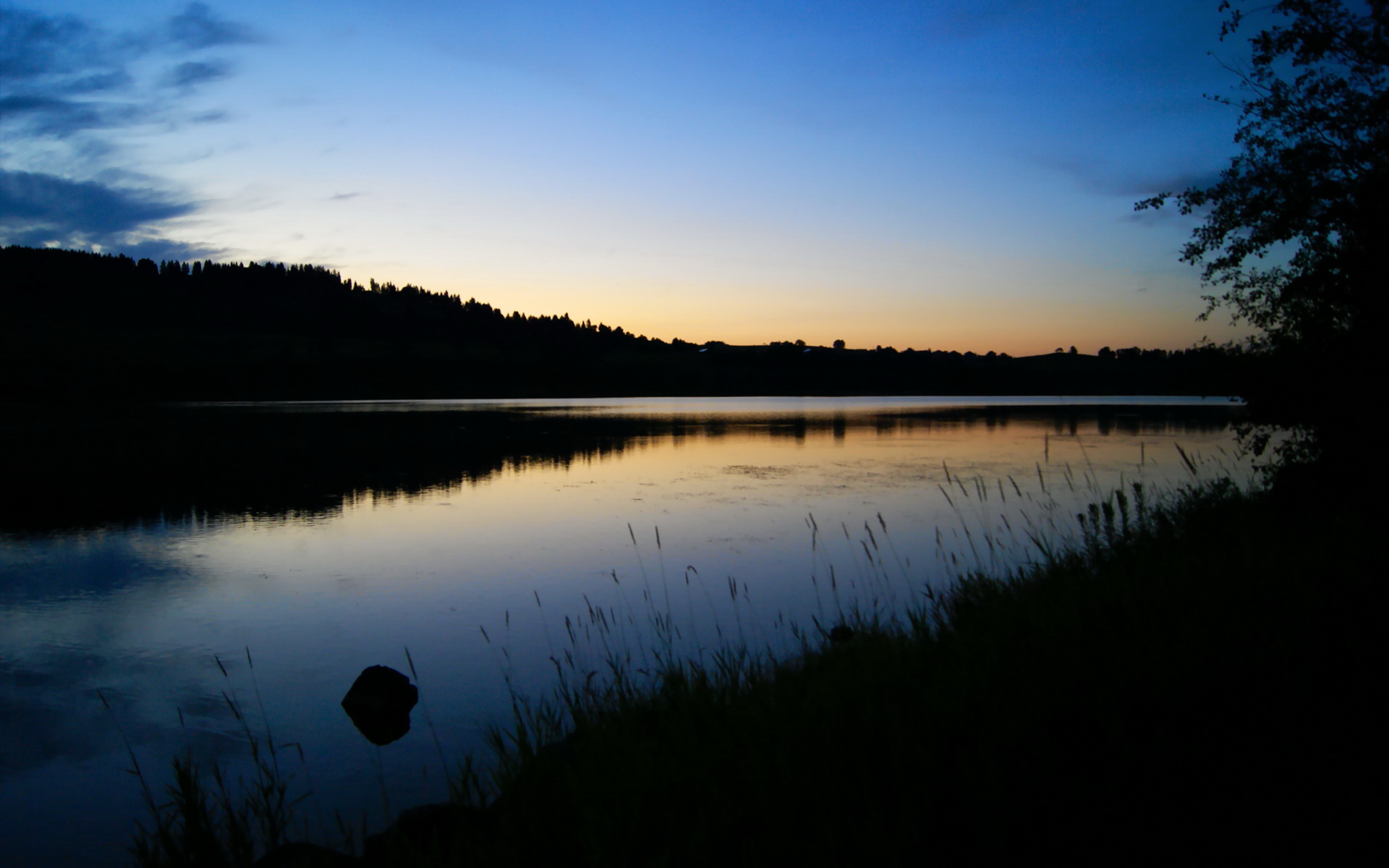 爱游戏体育（AYX）官方APP下载-后防线稳定性增强近期比赛中成功化解多次危机局面，后防线最强的足球俱乐部