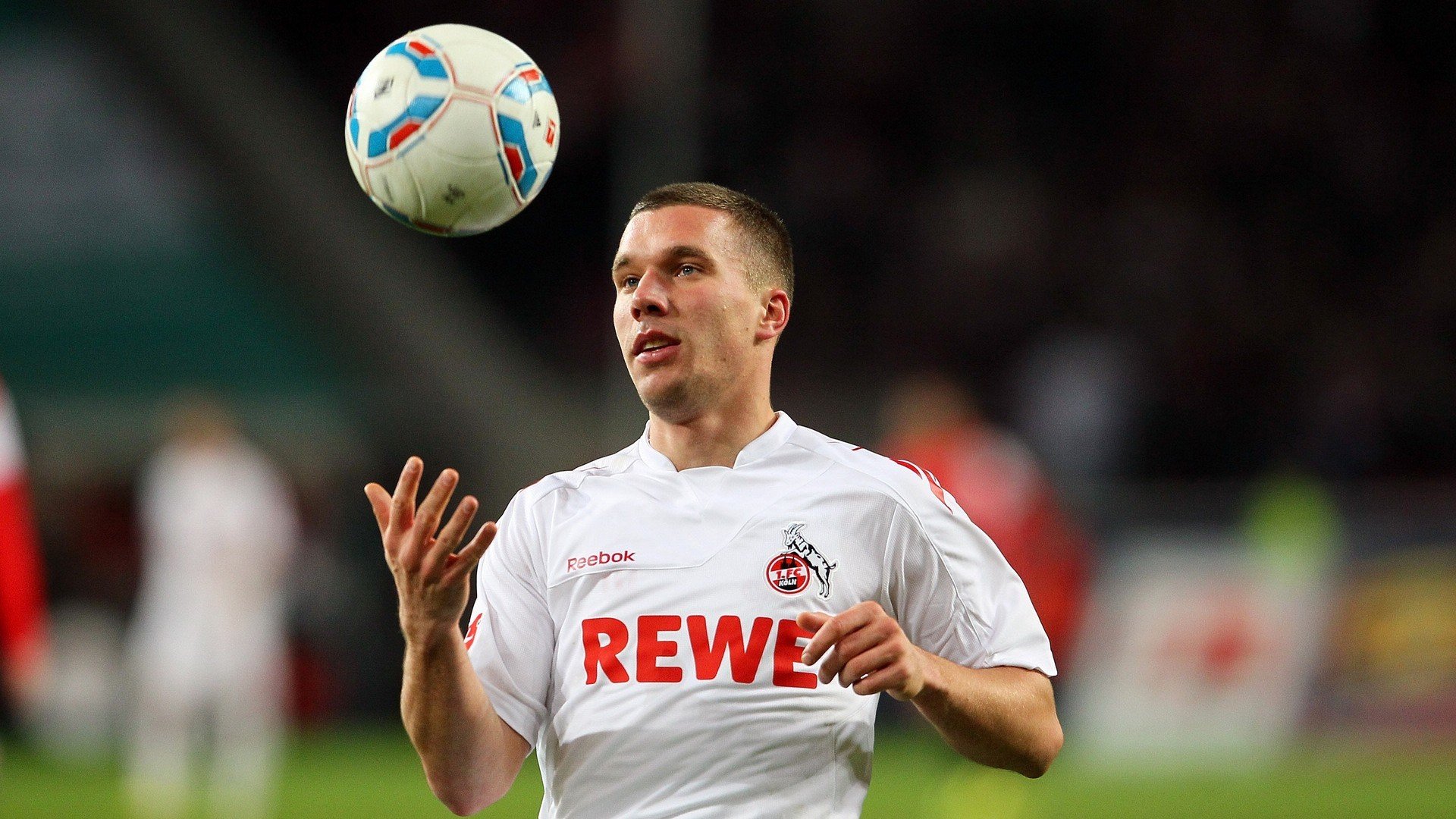 爱游戏登录入口-拜仁锋线新星崭露头角，未来已成焦点，拜仁阵型2021